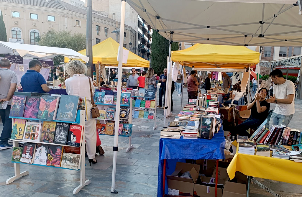 Totana vive con intensidad su I Feria del Libro